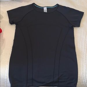 Girl’s Black Ivivva Fly Tech Short Sleeve Size 12